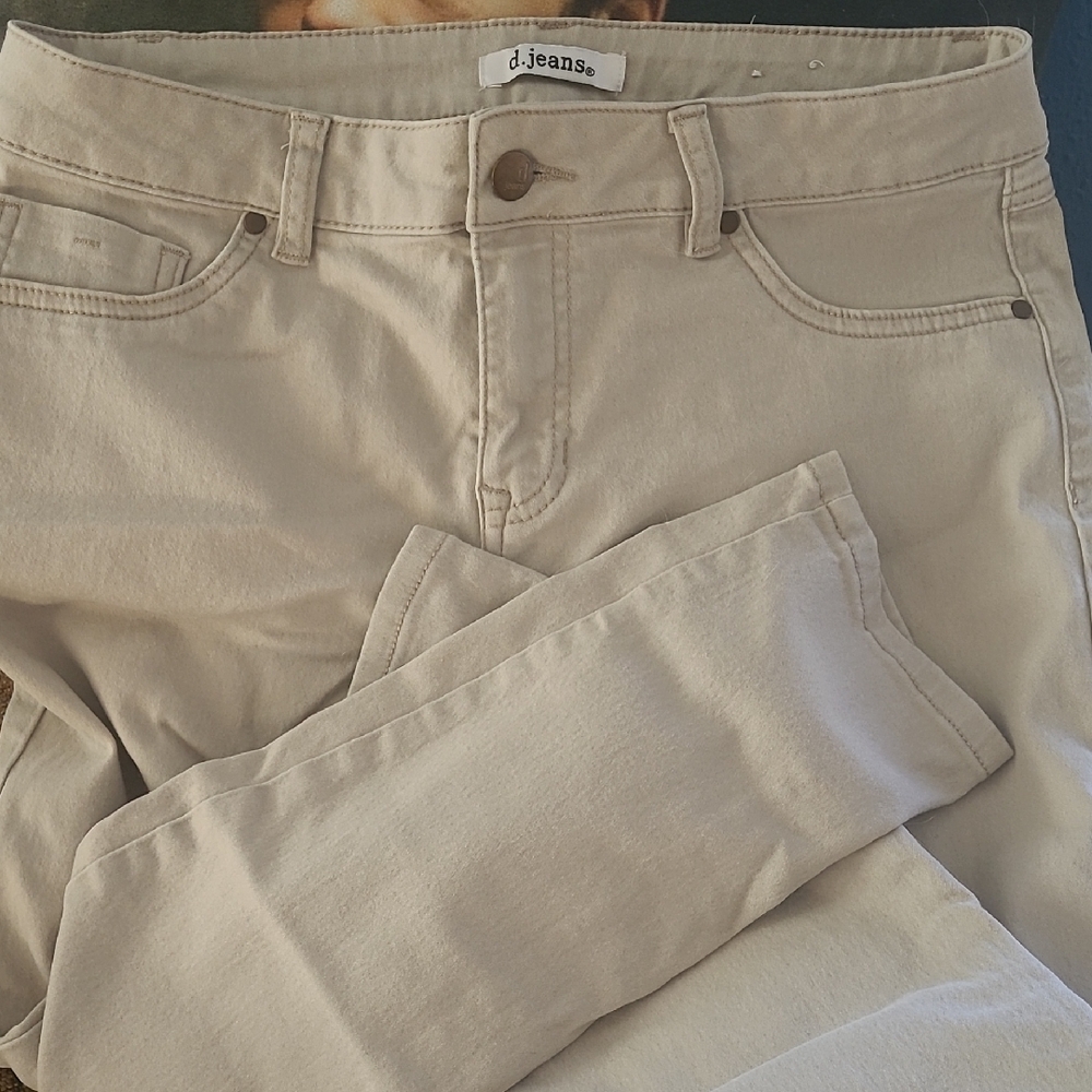 d. jeans Women’s Straight Leg Jeans in Light Beige